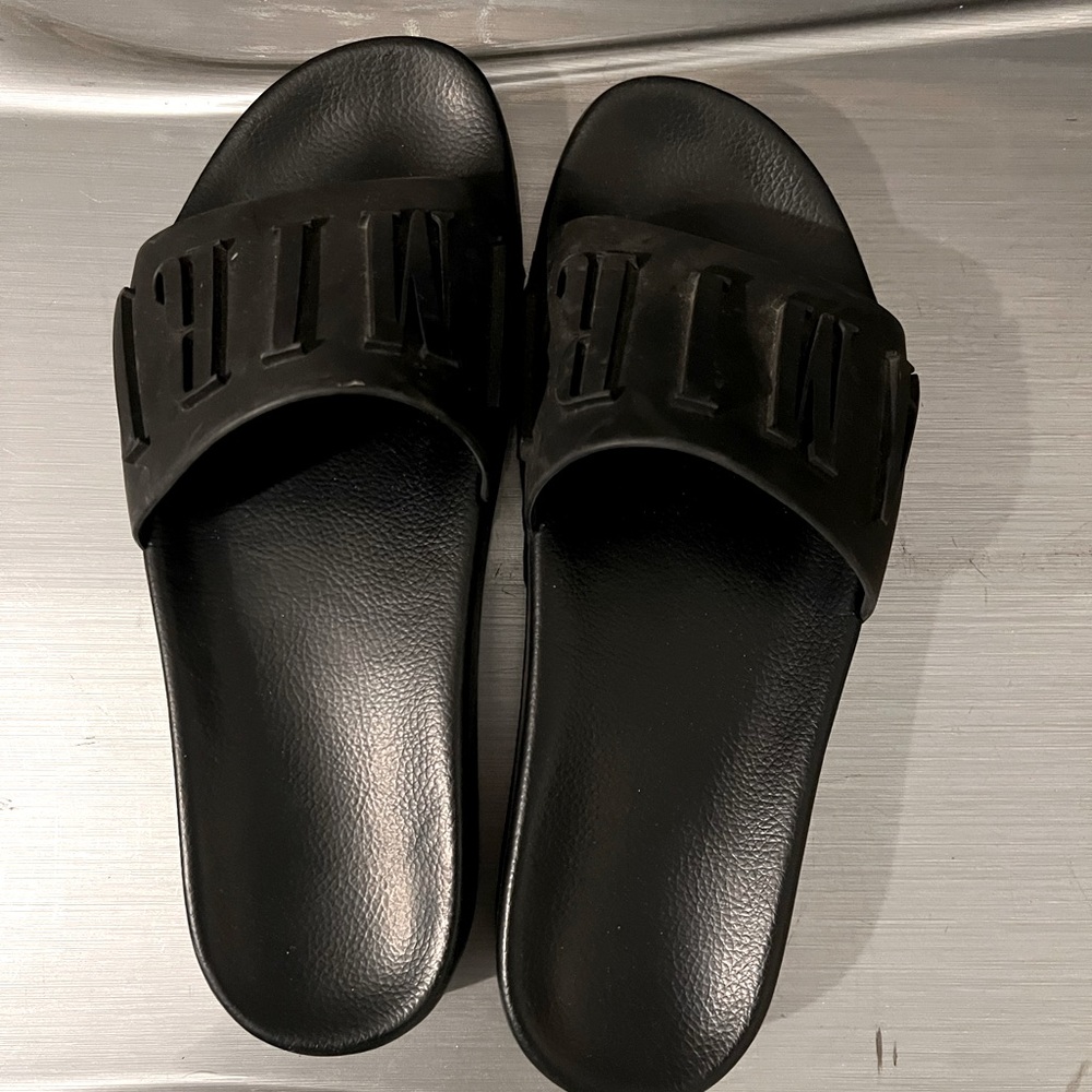 Amiri slides in good condition